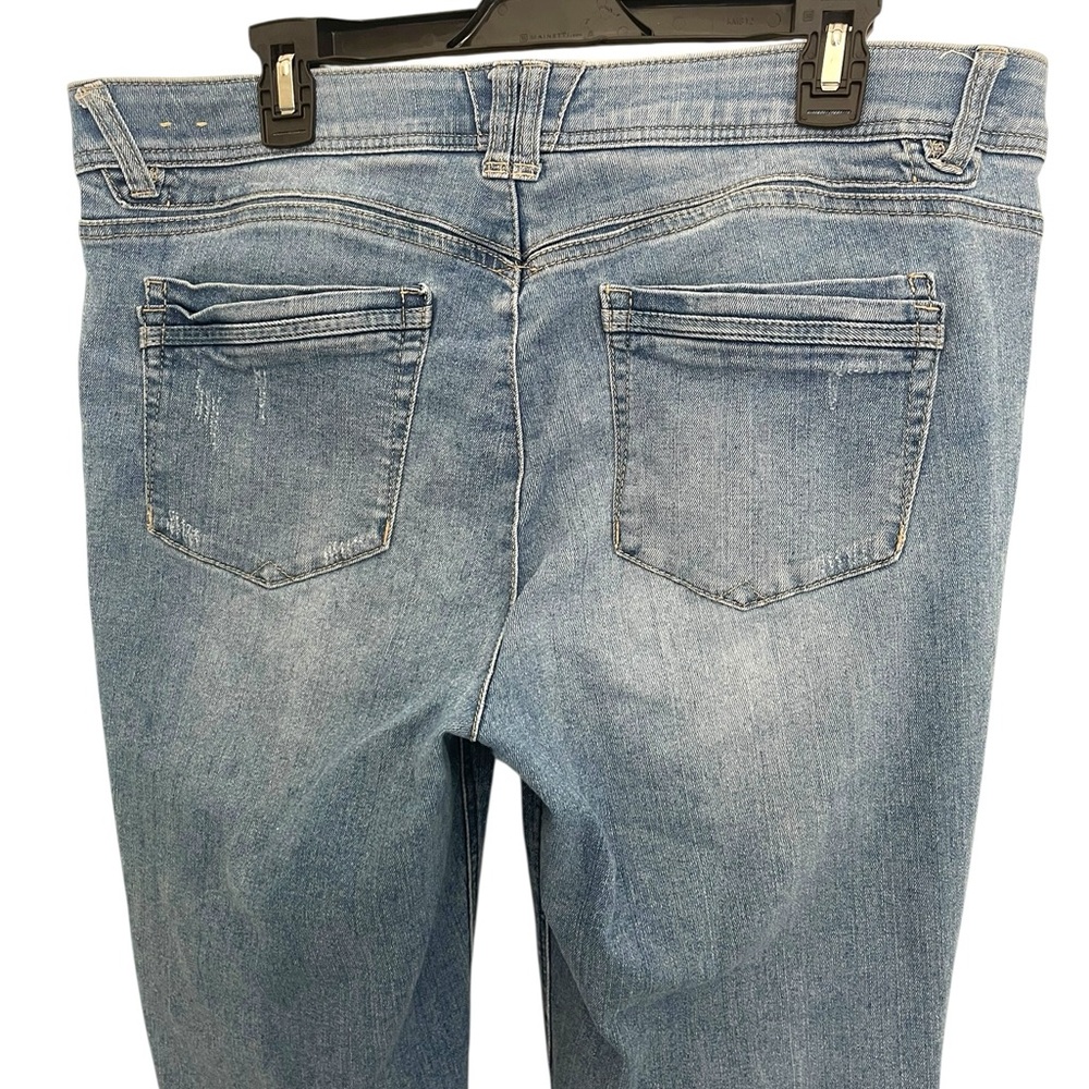 Democracy Blue Ankle Jeans with Floral Embroidery Size 16 - Picture 4 of 16